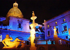Palermo, Fontana Pretoria illuminata di notte