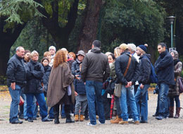 Un gruppo di trekker partecipa a una visita guidata