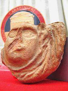Pompei, recuperata dopo 50 anni una maschera in terracotta