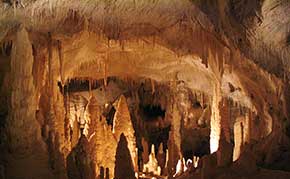 Interno delle Grotte di Frasassi