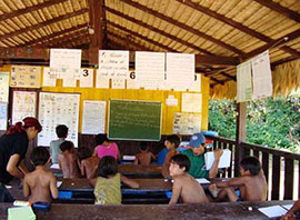 Indios Bambini a scuola