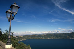 Il lago di Albano da Castelgandolfo