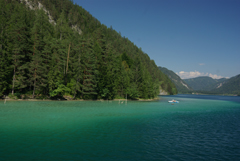 Verso Klagenfurt, la città del drago 3 La superficie turchese e cristallina del Weißensee, il