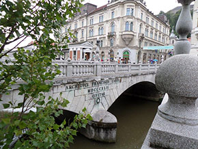 Lubiana Il triplice ponte che collega le due sponde del Ljubljanica