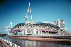 Il Millenium Stadium contiene 80.000 spettatori. Quasi un terzo della popolazione di Cardiff