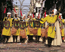 Un momento della festa di Alcoy che rievoca la battaglia tra arabi e cristiani iniziata nell'aprile del 1276