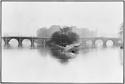 Ile de la Cité, Parigi, 1952, © Henri Cartier-Bresson/Magnum Photos/Contrasto