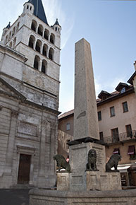 Annecy Notre-Dame de Liesse e la fontana dei leoni