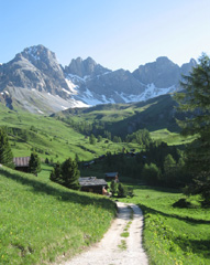 La cornice montuosa delle Dolomiti bellunesi