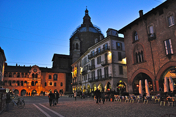 Pavia, Piazza della Vittoria
