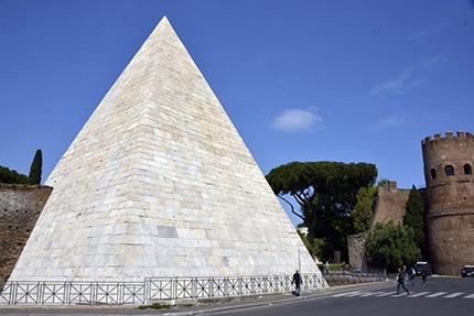 Piramide Cestia a Roma