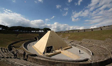 La Piramide 'd'oro' dell'Anfiteatro di Pompei