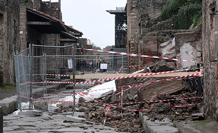Pompei continua a subire violenze