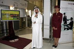 Akbar Al Baker, direttore generale di Qatar Airways, nell'aeroporto di Doha