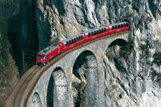 Ferrovia Retica: il trenino rosso si prenota in internet