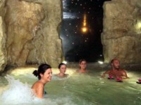 terre Immersione nelle acque della grotta salina di Montepulciano