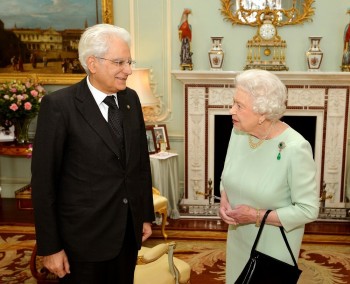 Sergio Mattarella e la Regina Elisabetta d'Inghilterra