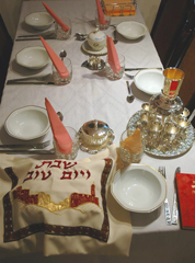 Una tavola preparata per lo Shabbat