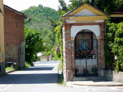 Un'edicola votiva nelle viuzze di Silvano d'Orba (Foto: F. Bertha)