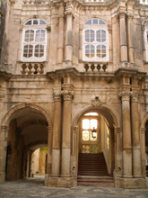 Siracusa Un cortile siracusano