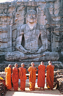 Statua scolpita nella roccia a Polonnaruwa, città del XII secolo