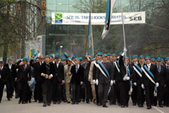 Estonia Il corteo degli studenti si svolge tradizionalmente il 30 aprile. Tutte le corporazioni studentesche indossano le proprie insegne e sfilano fino a raggiungere l'Università dove viene intonato il 
