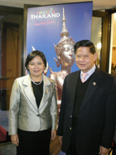 Da sinistra, Phornsiri Manoharn, direttrice di Tourism Authority of Thailand, e Chumpol Silpa - Archa, Ministro del Turismo e dello Sport tailandese