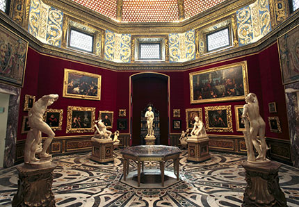 La sala tribuna all'interno degli Uffizi di Firenze