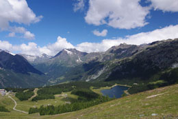 Veduta dall'Alpe Palù con il lago omonimo