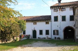 Casa Rossi, edificio seicentesco nel borgo di Fratta