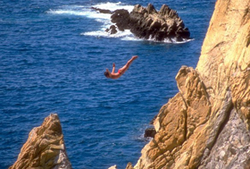 Tuffo dalla scogliera di Acapulco