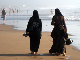 Agadir a piedi nudi sulla spiaggia...