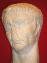 La testa marmorea dell'imperatore Claudio