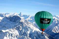 Alex Bellini in volo sul Monte Bianco