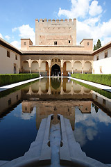 Il fascino arabeggiante dell'Alhambra a Granada, in Andalusia