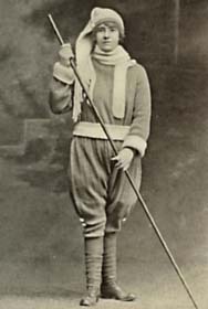 Un altro ritratto fotografico di Alice, questa volta nelle vesti di Guida alpina