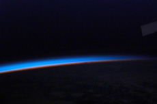 L'alone ceruleo dell'atmosfera sulla Terra
