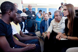 Parigi-New York in meno di due ore. Sapevate che... 3 Angelina Jolie a Lampedusa