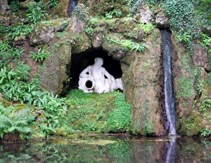 Sculture, rivoli d'acqua, vegetazione convivono armoniosamente nei Jardins d'Annevoie 