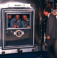 luna Il presidente Nixon osserva gli astronauti in quarantena