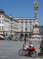pedalare Nella piazza principale di Linz 