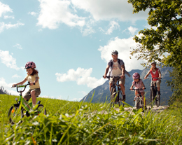 pedalare Percorsi per tutta la famiglia (©ENAT_Zajc)