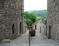 Uno scorcio di Montpeyroux, tra i "Plus Beaux Villages de France" ("I più bei villaggi di Francia")