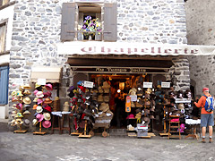 Auvergne Una cappelleria a Salers