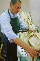 La preparazione del baccalà (Foto: Venerabile Confraternita del Bacalà alla Vicentina)