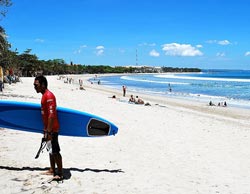 Bali Surfista a Kuta Beach