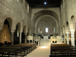 Gli interni della basilica