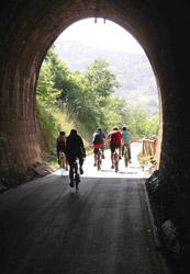 cicloturismo Benevento, in galleria dove prima passava il treno