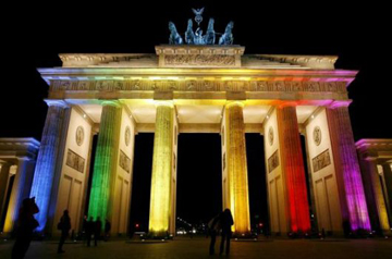 Berlino, la Porta di Brandeburgo illuminata