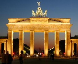 La Porta di Brandeburgo, cartolina classica di Berlino